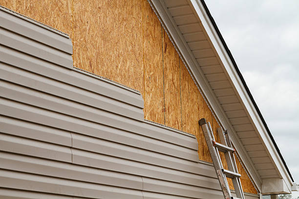 Professional Vinyl Siding technician working in Marion, SC